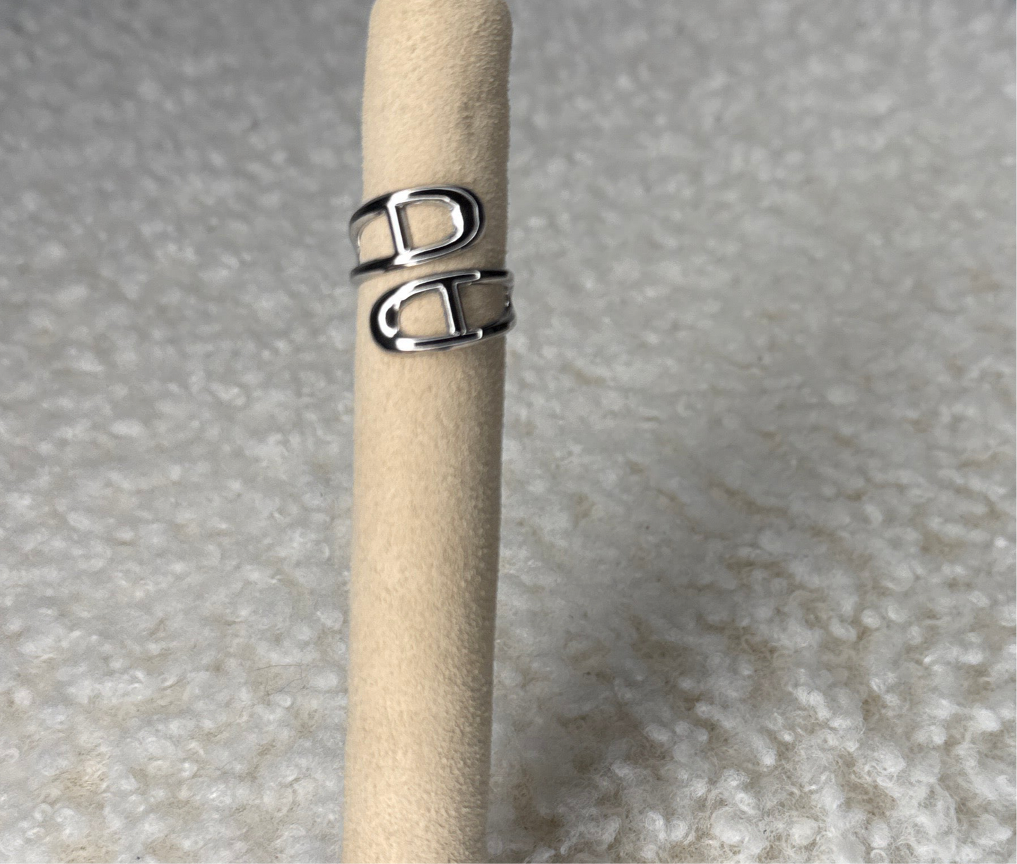 Bague H
