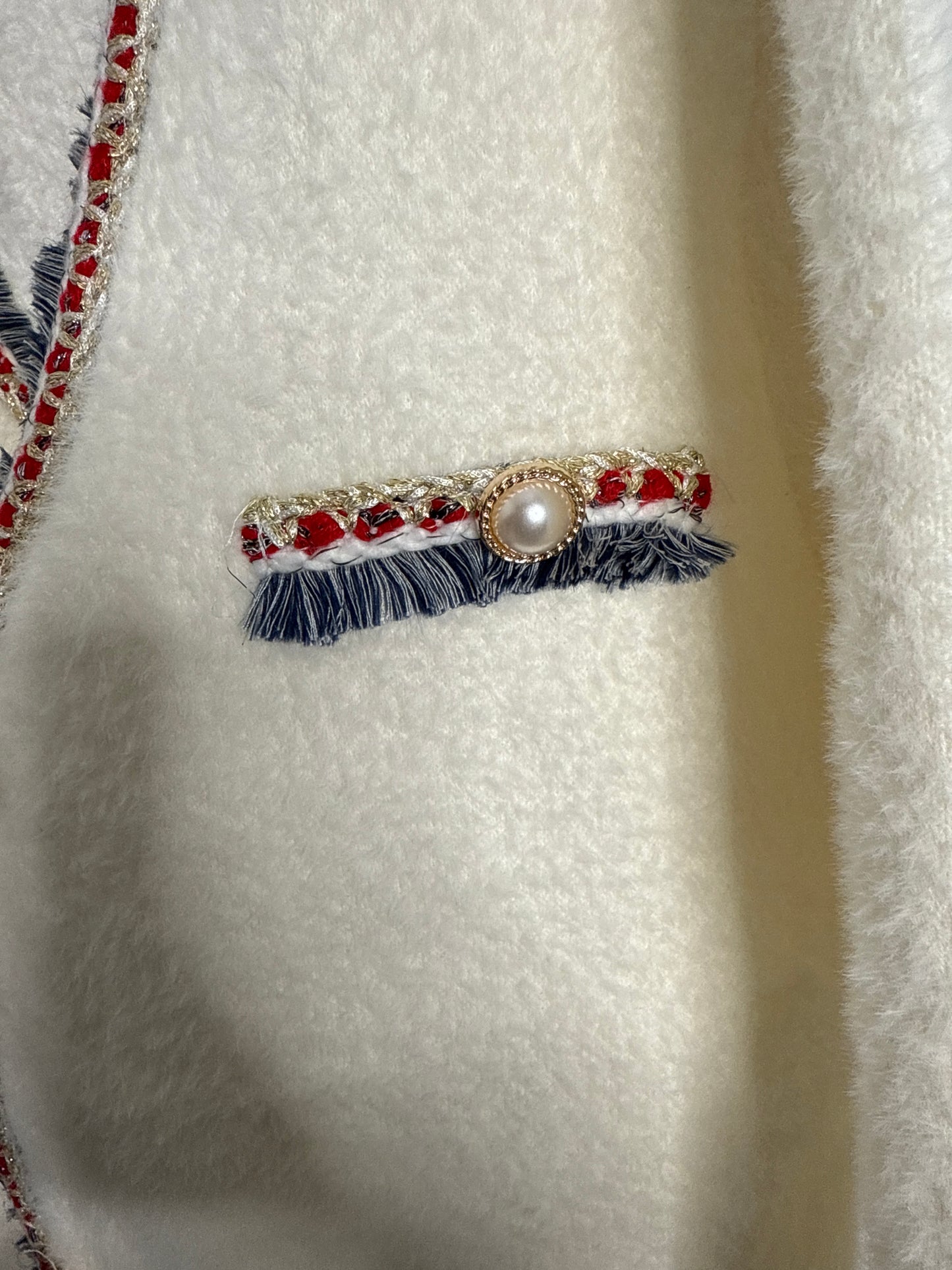 Veste blanche lisere bleu rouge
